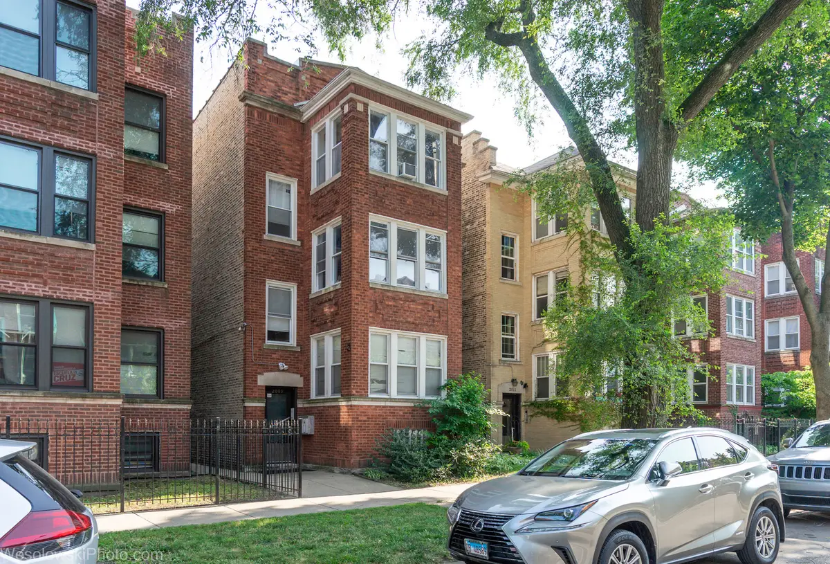 2009 W Birchwood Avenue, Chicago, IL 60645 - #1