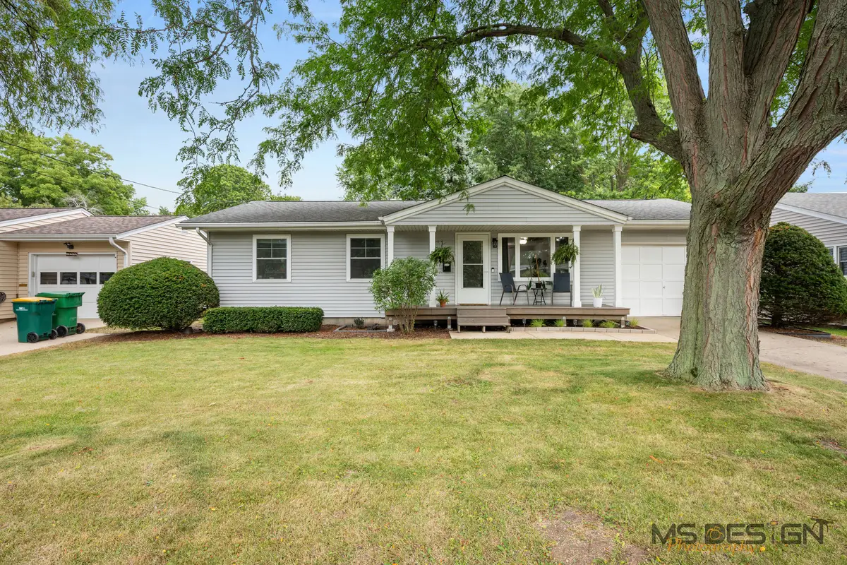 736 Carlson Street, Sycamore, IL 60178 - #1