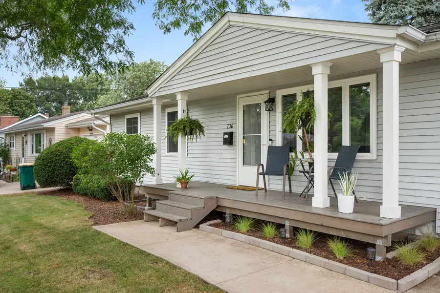 736 Carlson Street, Sycamore, IL 60178 - #2