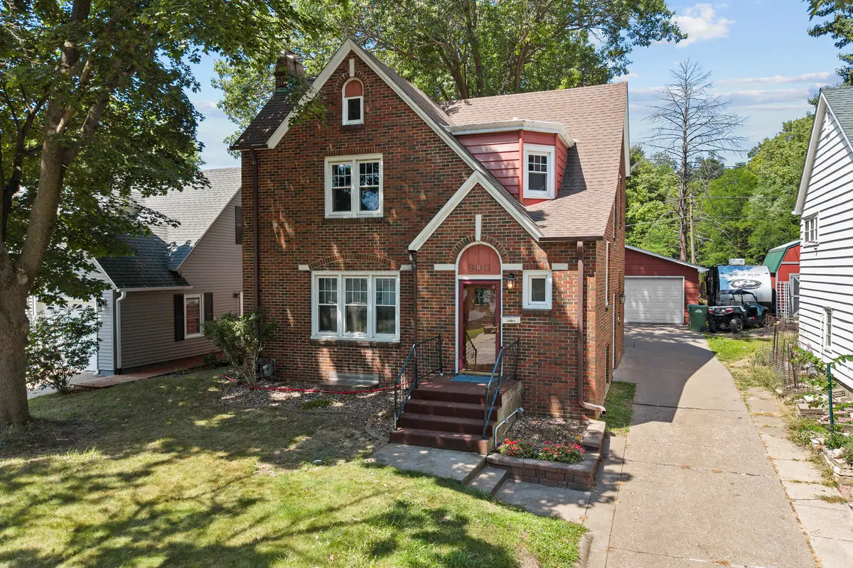 806 N 4th Street, Clinton, IA 52732 - #1