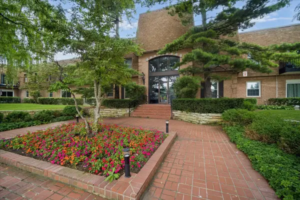 1220 Park Avenue W #132, Highland Park, IL 60035