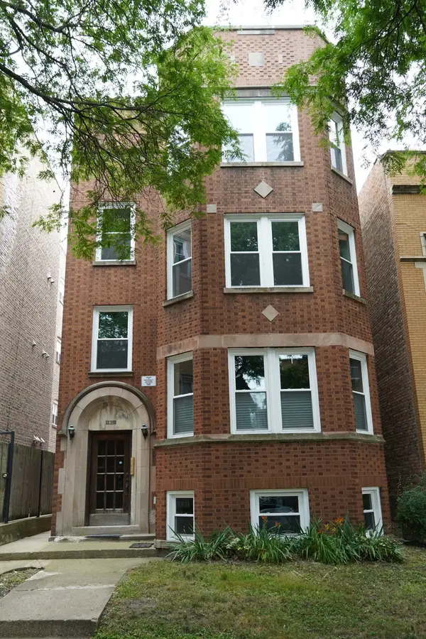 2051 W Arthur Avenue, Chicago, IL 60645