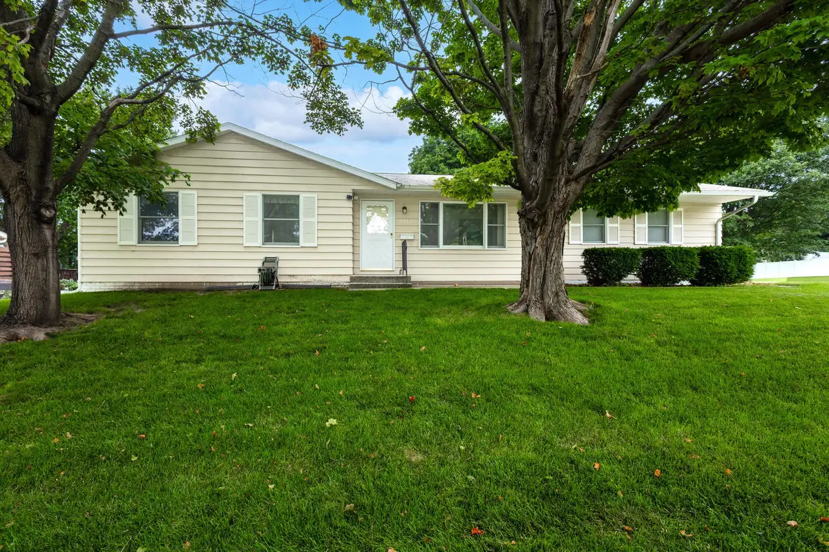 3334 S Hampton Drive, Bettendorf, IA 52722 - #1