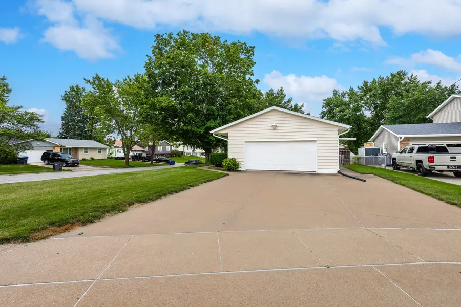 3334 S Hampton Drive, Bettendorf, IA 52722 - #3
