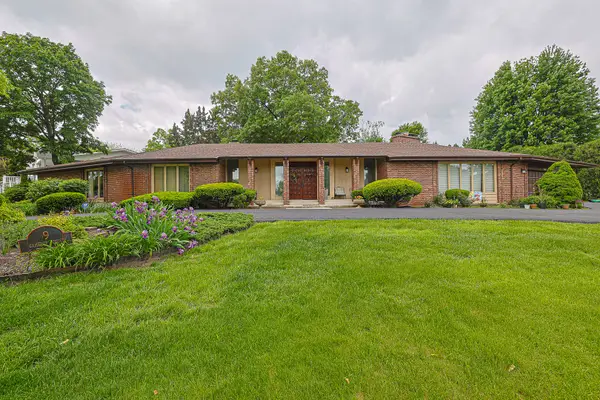 9 Camelot Drive, Oak Brook, IL 60523