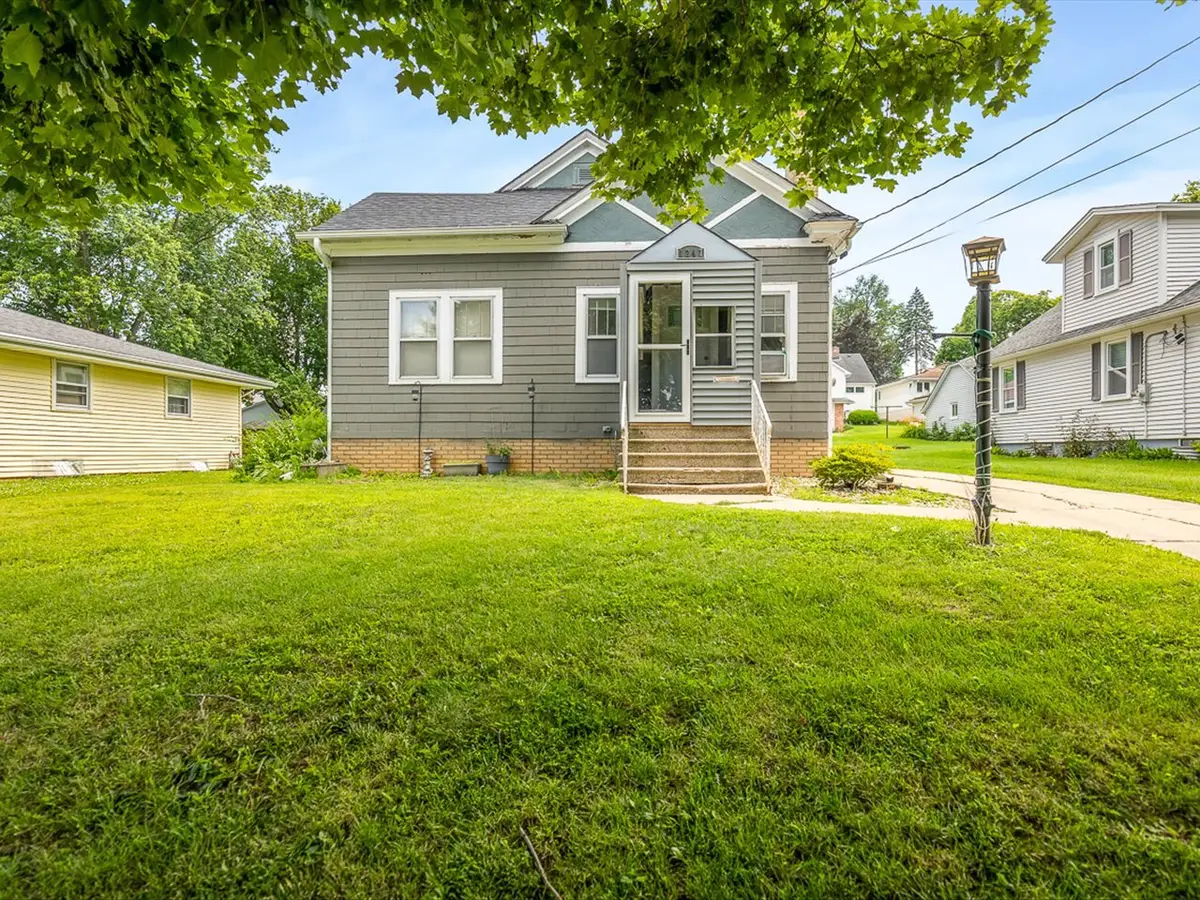 1247 W Logan Street, Freeport, IL 61032 - #1