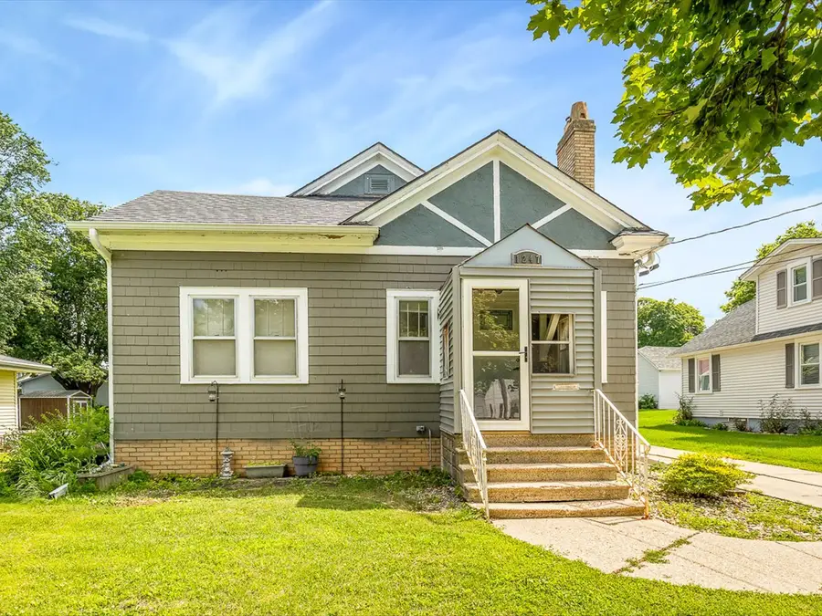 1247 W Logan Street, Freeport, IL 61032 - #3