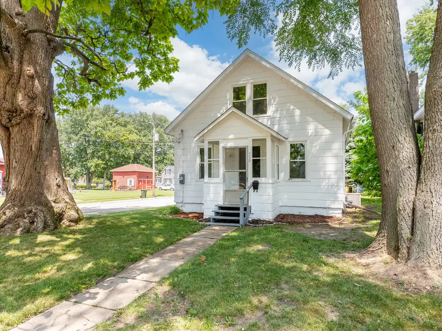 510 W 8th Street, Sterling, IL 61081 - #2