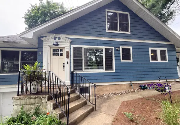 36 Medinah Avenue, Fox Lake, IL 60020