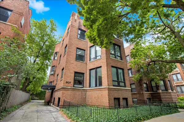 907 W Ainslie Street #1, Chicago, IL 60640