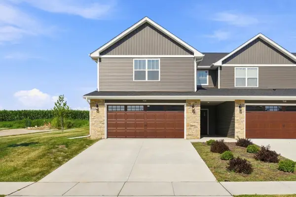 7142 Grove Crossing, Bettendorf, IA 52722