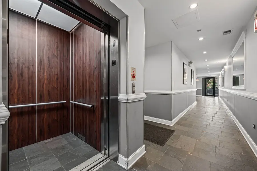 3823 N Ashland Avenue #201, Chicago, IL 60613 - #2