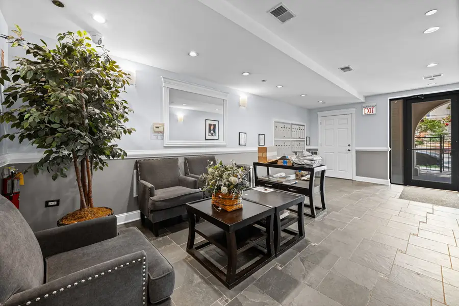 3823 N Ashland Avenue #201, Chicago, IL 60613 - #3