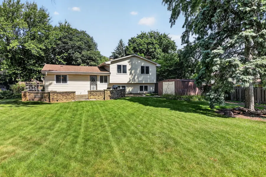 24W635 Woodcrest Drive, Naperville, IL 60540 - #2