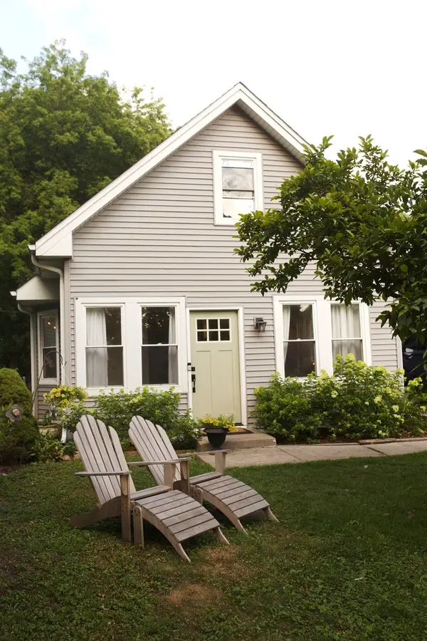 115 Edgewood Avenue, Crystal Lake, IL 60014
