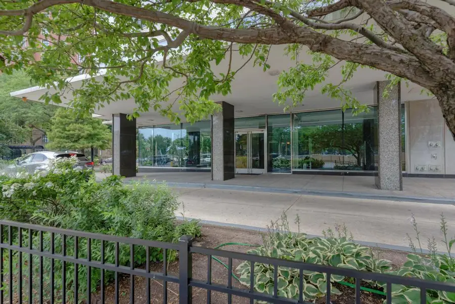 3900 N Lake Shore Drive #12E, Chicago, IL 60613 - #3