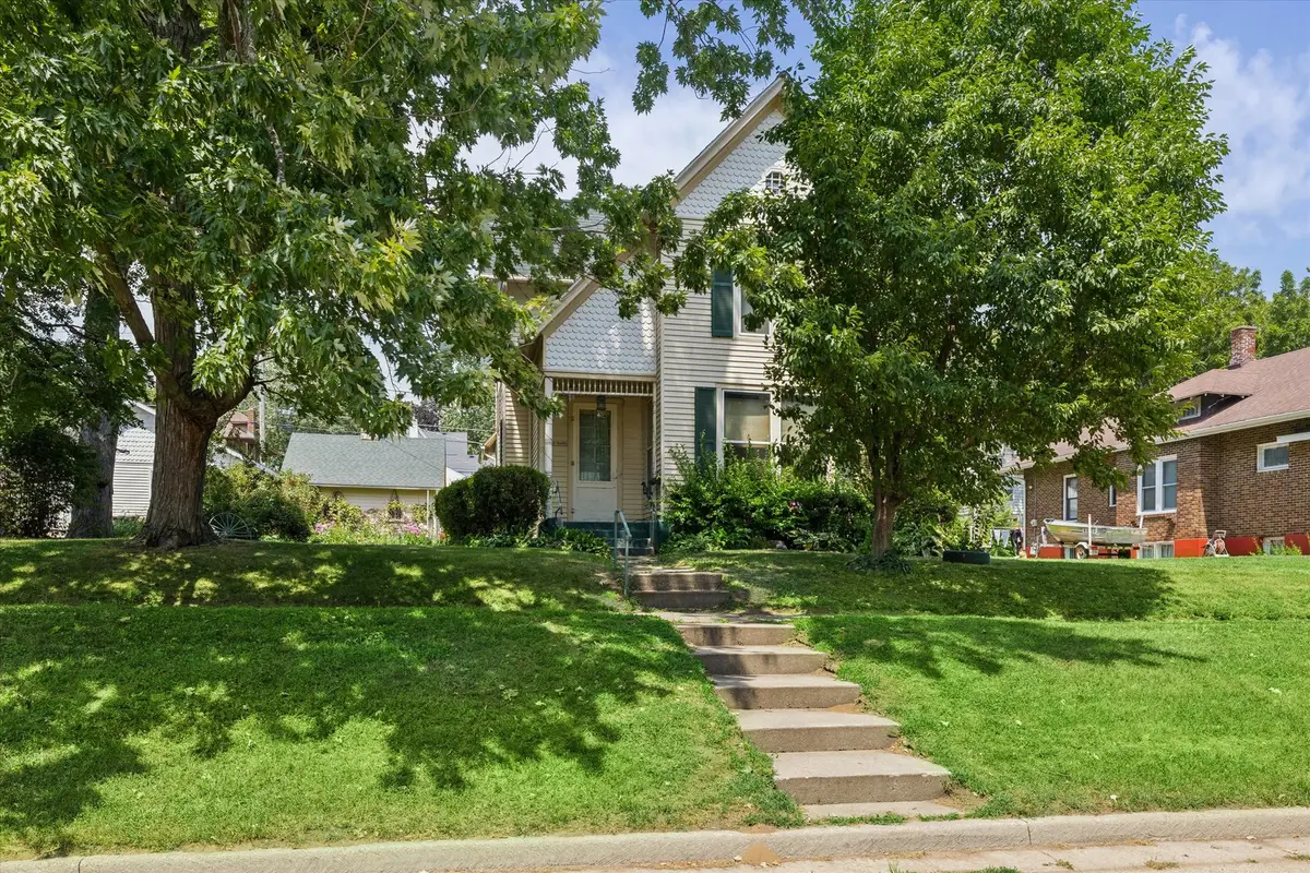 815 12th Avenue, Fulton, IL 61252 - #1