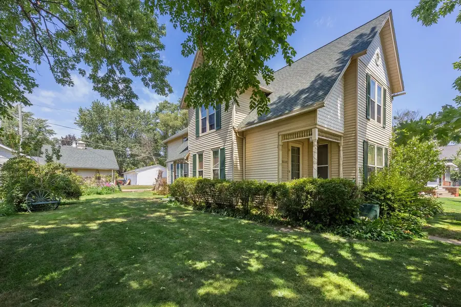 815 12th Avenue, Fulton, IL 61252 - #3