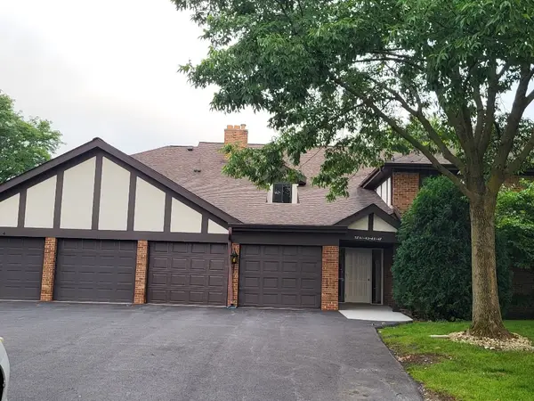5843 Doe Circle #1, Westmont, IL 60559