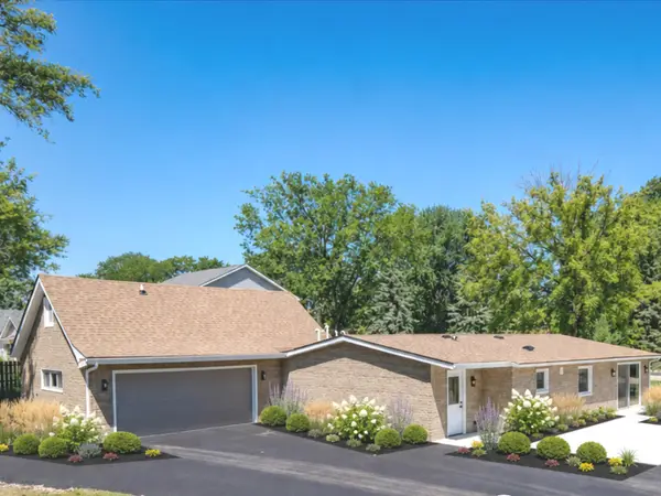 1823 E Park Place, Arlington Heights, IL 60004