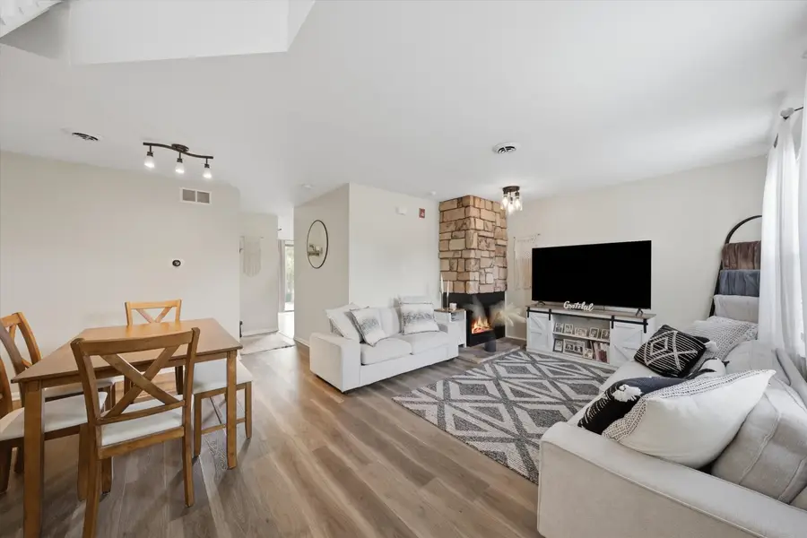 8321 Highpoint Circle #D, Darien, IL 60561 - #3