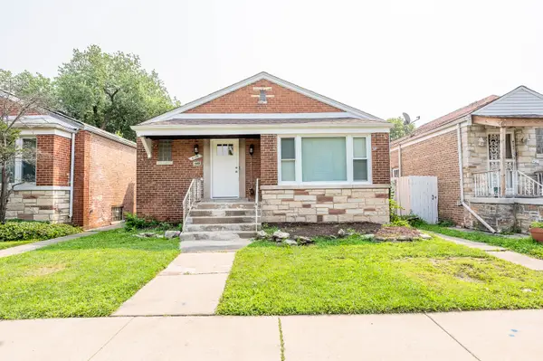 8155 S Essex Avenue, Chicago, IL 60617