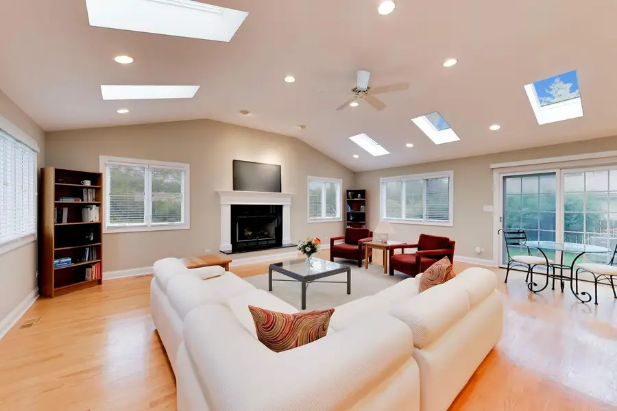 301 S Yale Avenue, Arlington Heights, IL 60005 - #3