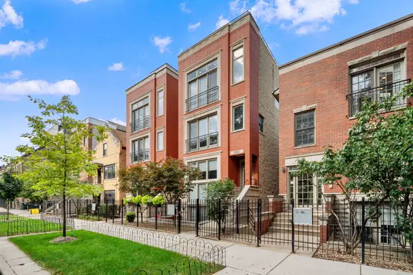 2220 N Seeley Avenue #2, Chicago, IL 60647