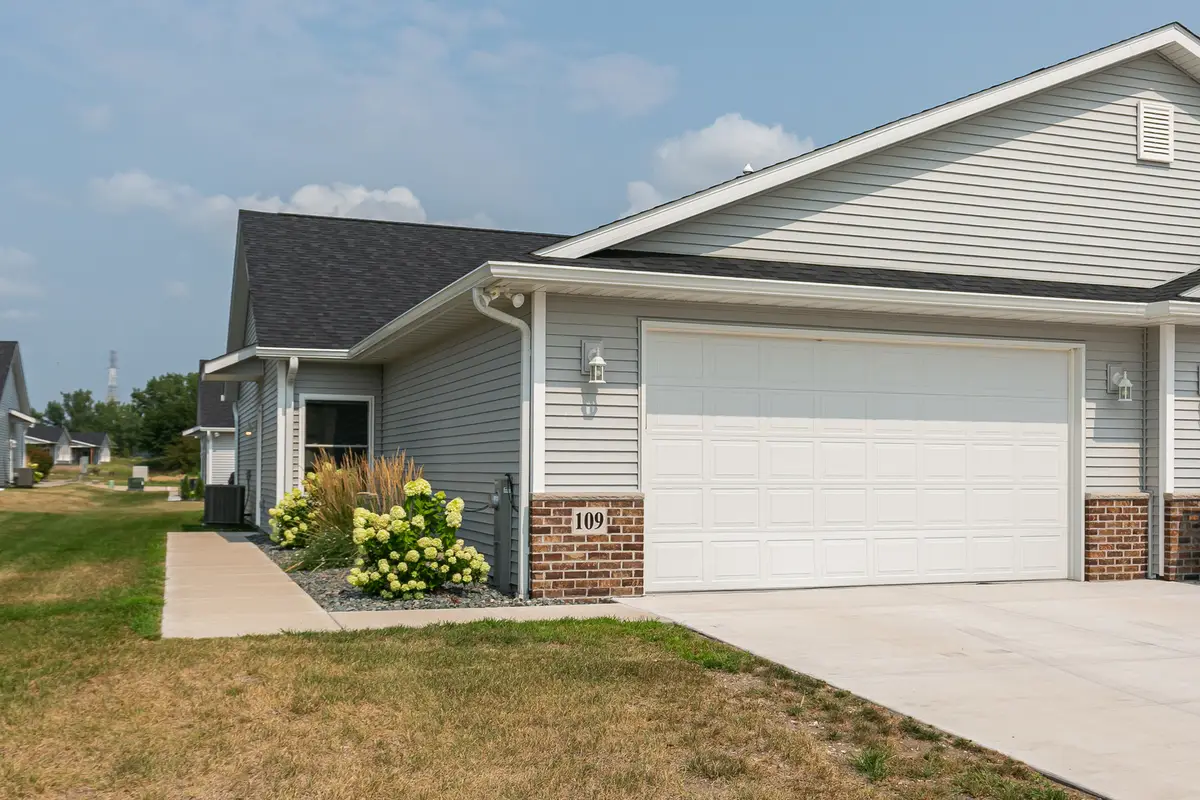 109 Beacon Harbor Circle, East Moline, IL 61244 - #1
