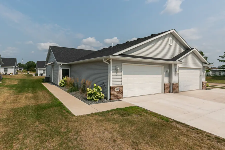 109 Beacon Harbor Circle, East Moline, IL 61244 - #2