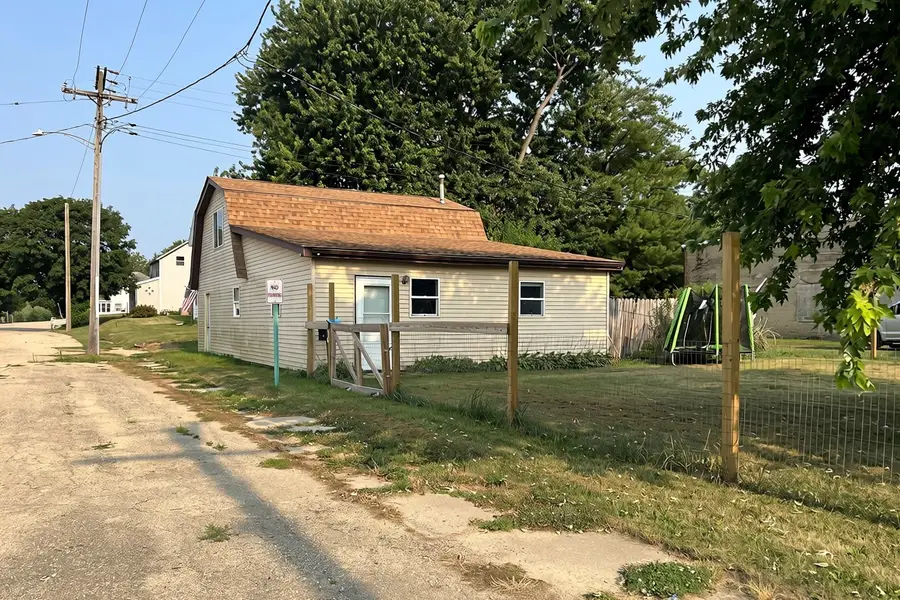 101 Main Street, Leaf River, IL 61047 - #2