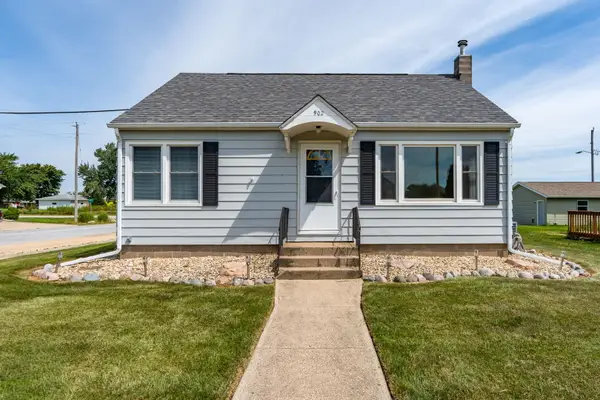 902 Clinton Street, Grand Mound, IA 52751