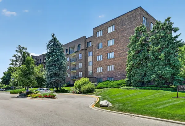453 Raintree Drive #5g, Glen Ellyn, IL 60137