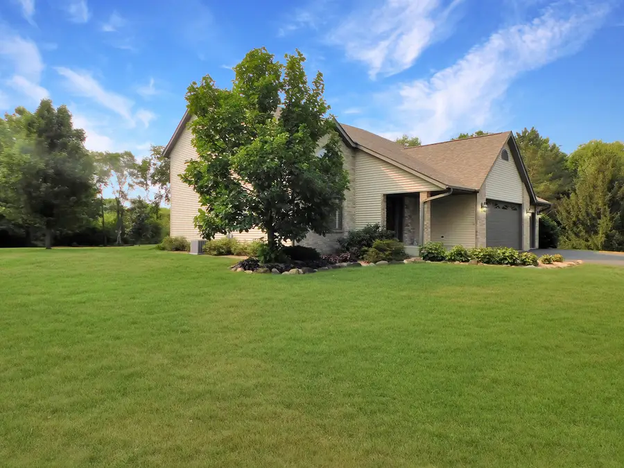 6707 Queenanns Way, South Beloit, IL 61080 - #2