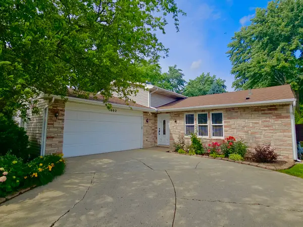 1002 Summerfield Court, Roselle, IL 60172