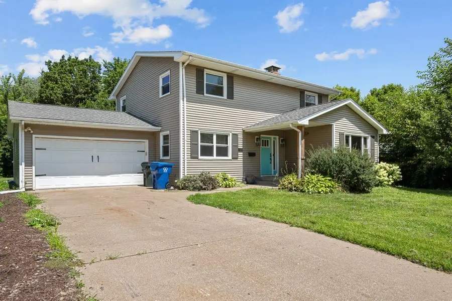 1516 W George Washington Boulevard, Davenport, IA 52804 - #2