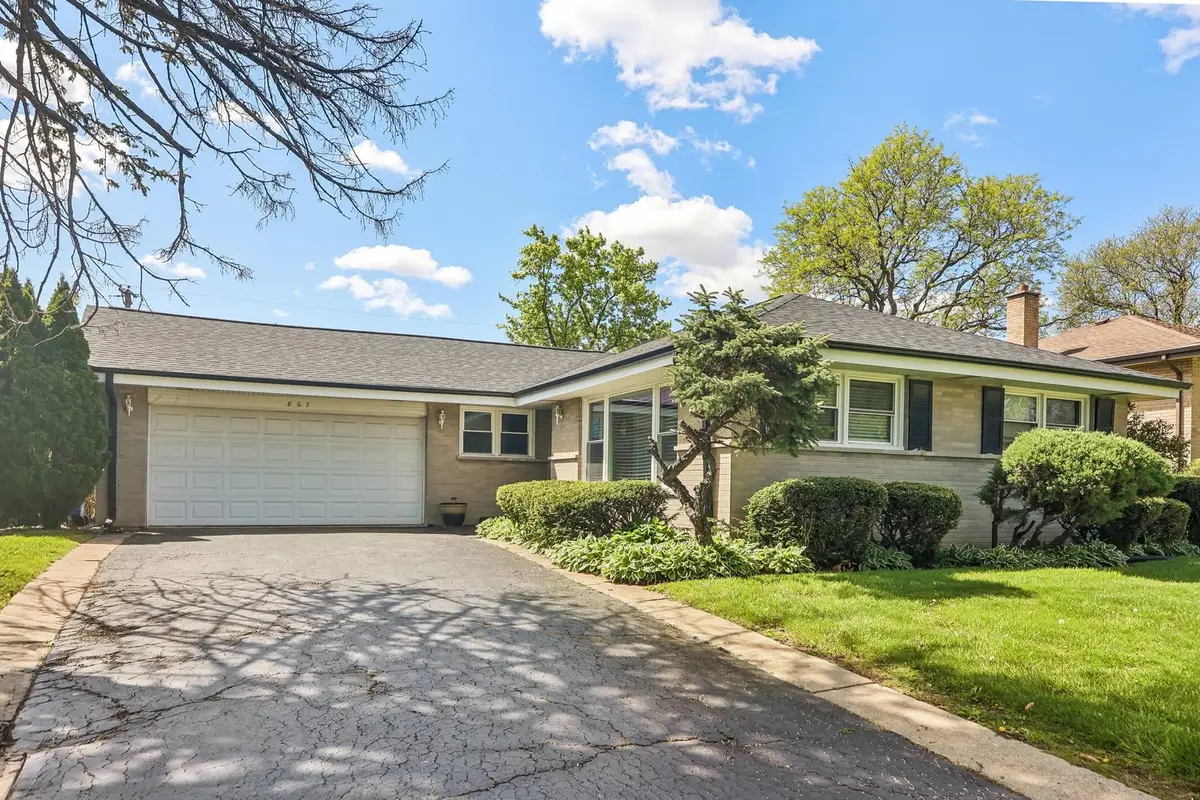 807 E Golfview Drive, Mount Prospect, IL 60056 - #1
