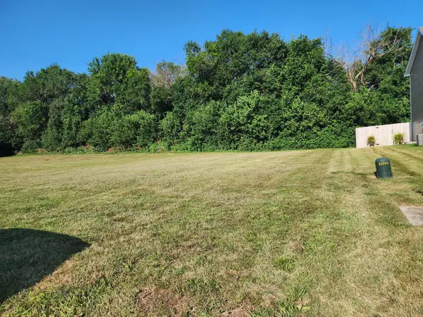 10 Lone Oak Court, Bloomington, IL 61705