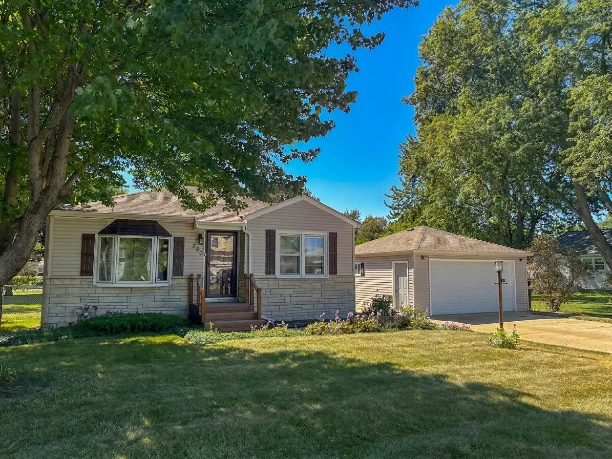 380 Charlotte Avenue, Crystal Lake, IL 60014 - #1