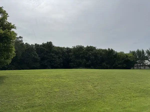 21057 W Andover Drive, Mundelein, IL 60060