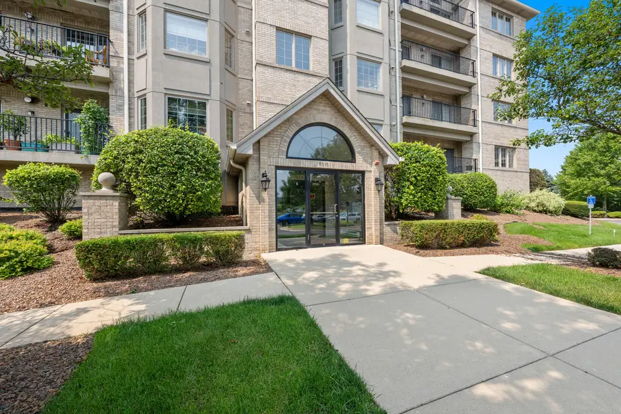 8515 Woodward Avenue #303, Woodridge, IL 60517 - #2