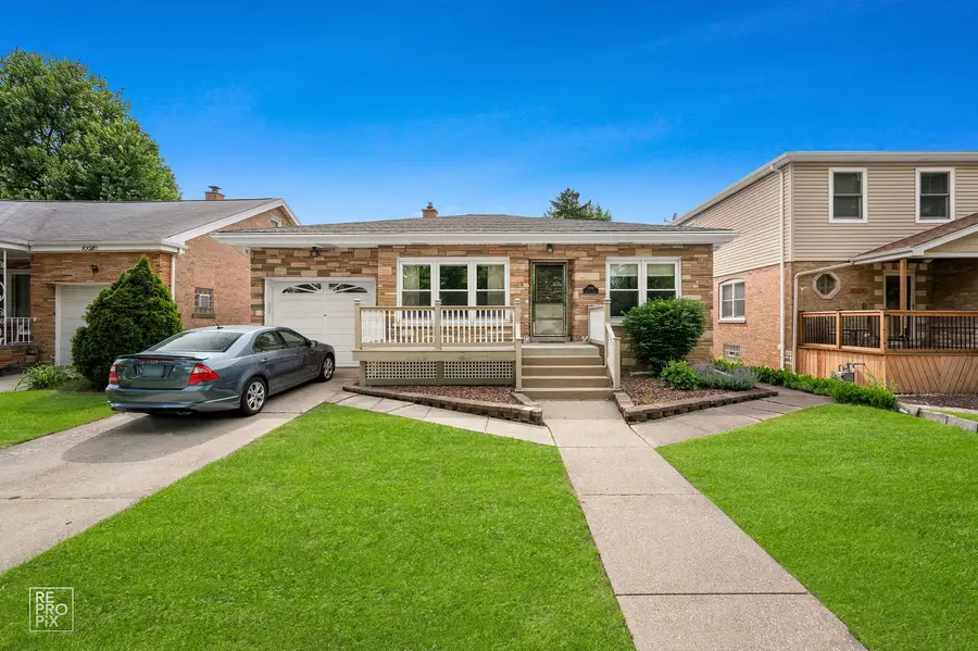 10016 S Clifton Park Avenue, Evergreen Park, IL 60805 - #2