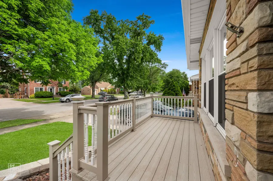 10016 S Clifton Park Avenue, Evergreen Park, IL 60805 - #3