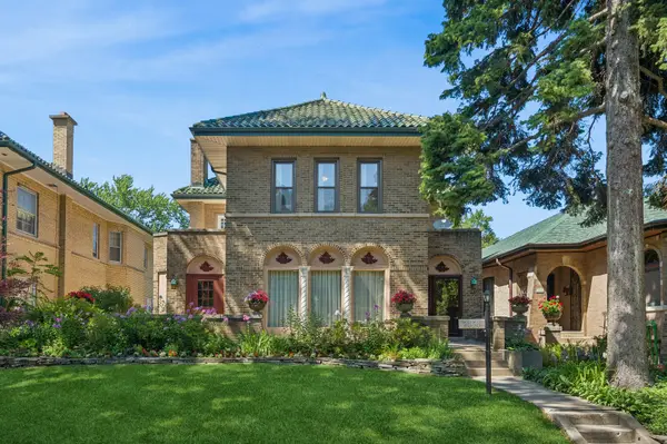 2454 W Morse Avenue, Chicago, IL 60645