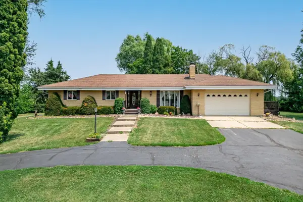 8251 N Quail Ridge Road, Leaf River, IL 61047