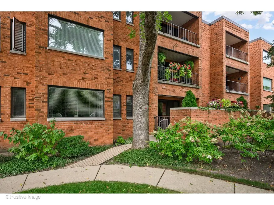 105 E Laurel Avenue #103, Lake Forest, IL 60045 - #2