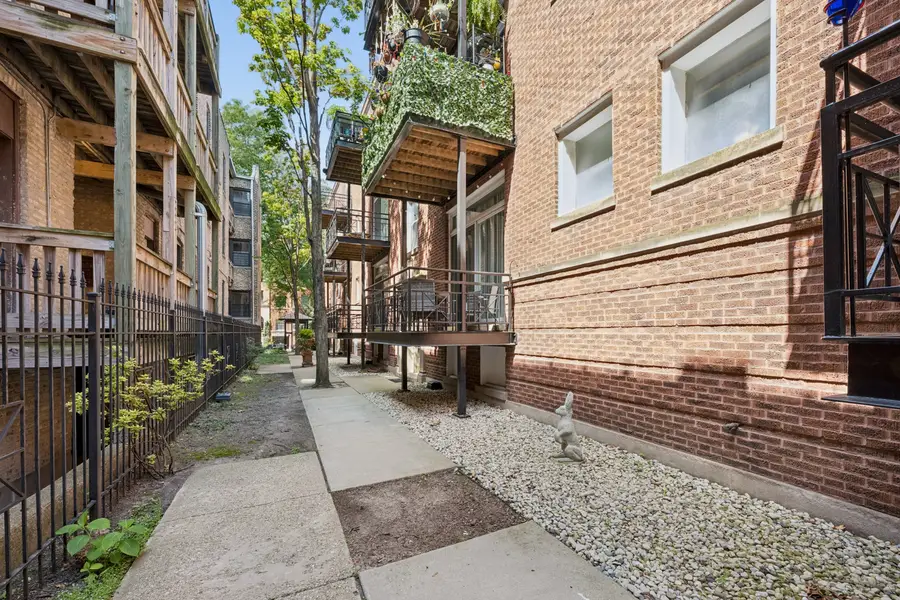 715 W Barry Avenue #5B, Chicago, IL 60657 - #2