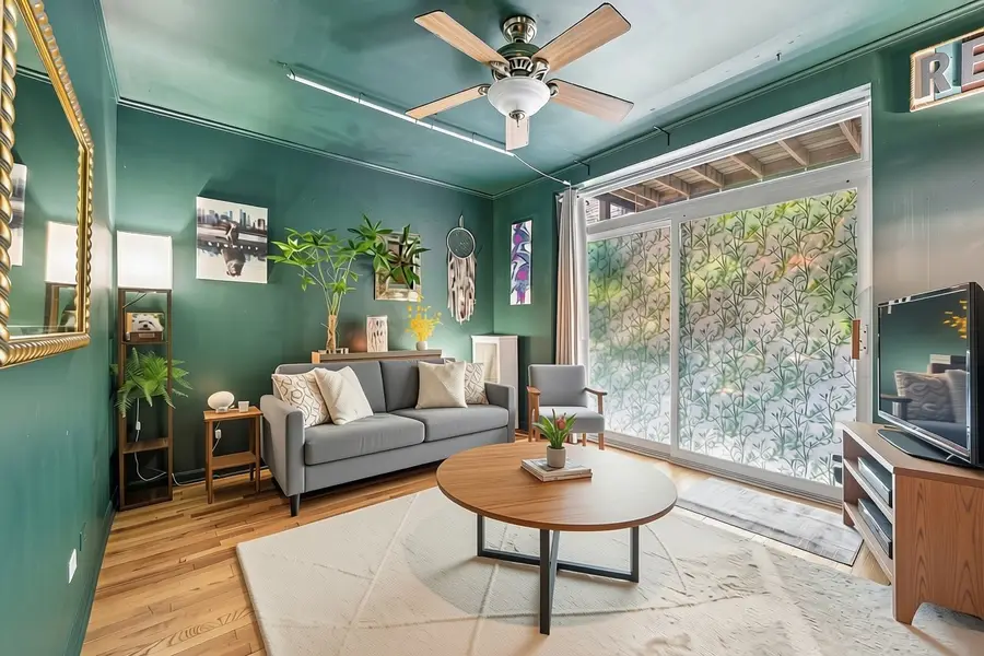715 W Barry Avenue #5B, Chicago, IL 60657 - #3