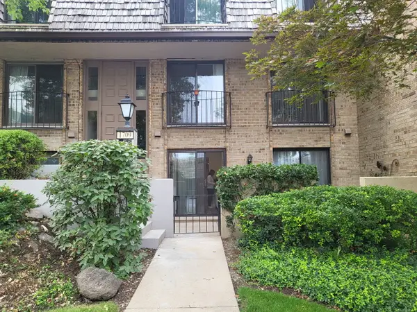 1709 Northfield Square #B, Northfield, IL 60093
