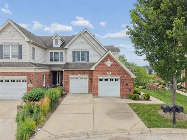17 Harborside Way, Hawthorn Woods, IL 60047